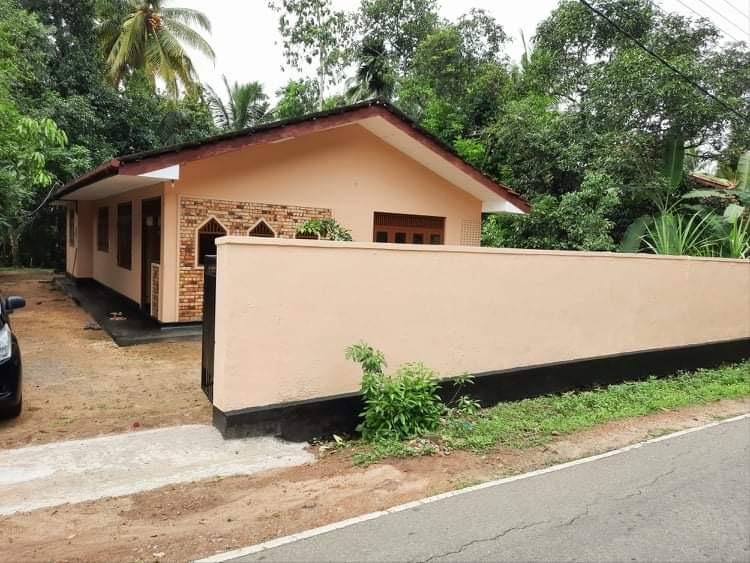 5 bed room property for sale in Horana